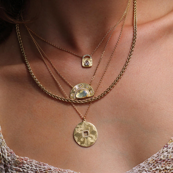 Mandala Hera Engraved Diamond Necklace