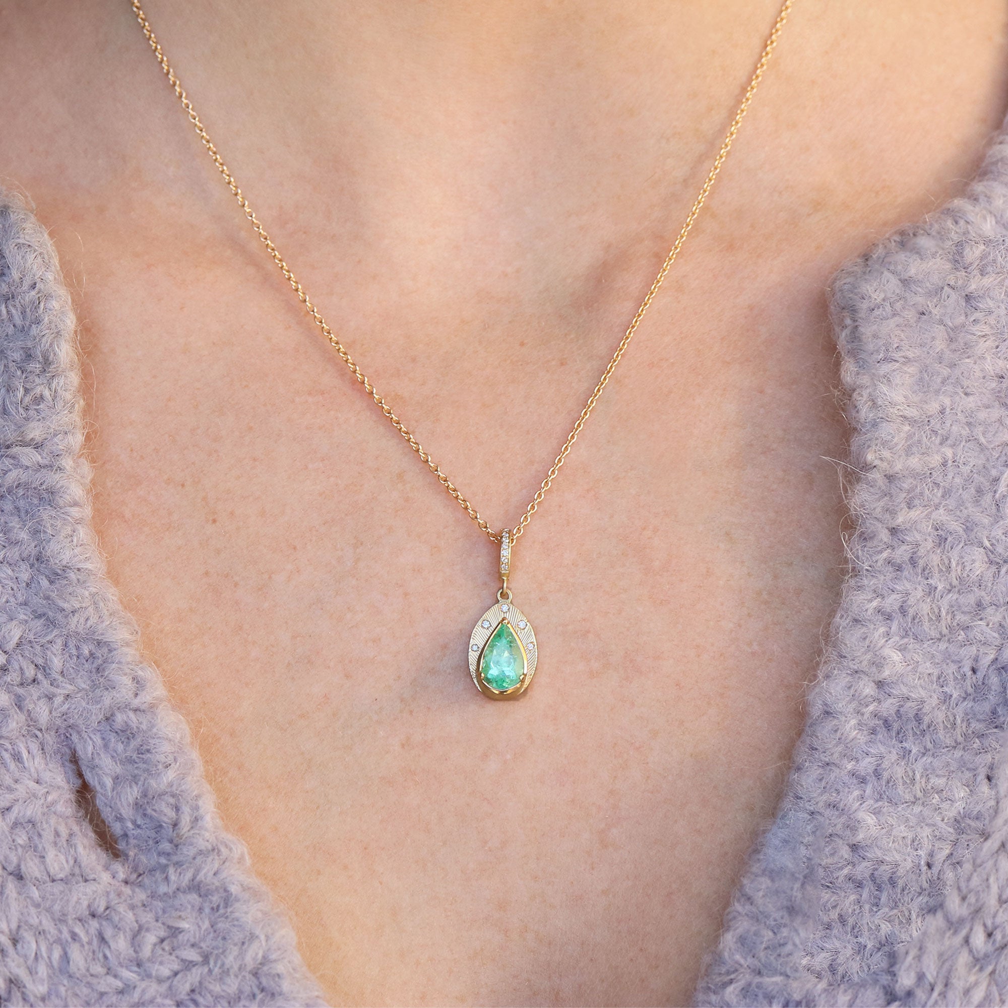 Teardrop Emerald Engraved Starlight Necklace