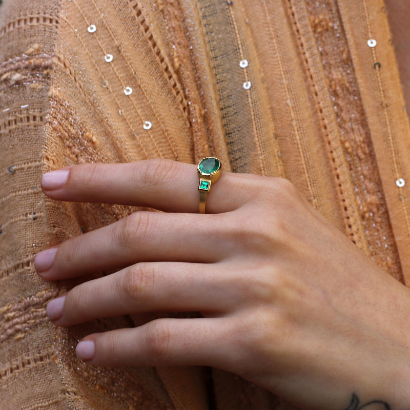 ORBIT HARMONY EMERALD RING