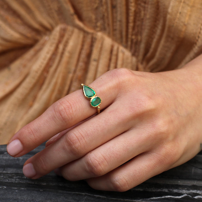 EMERALD HARMONY TEARDROP RING