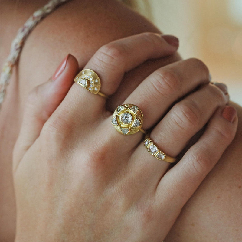 MANDALA ENGRAVED DIAMOND FLOWER RING