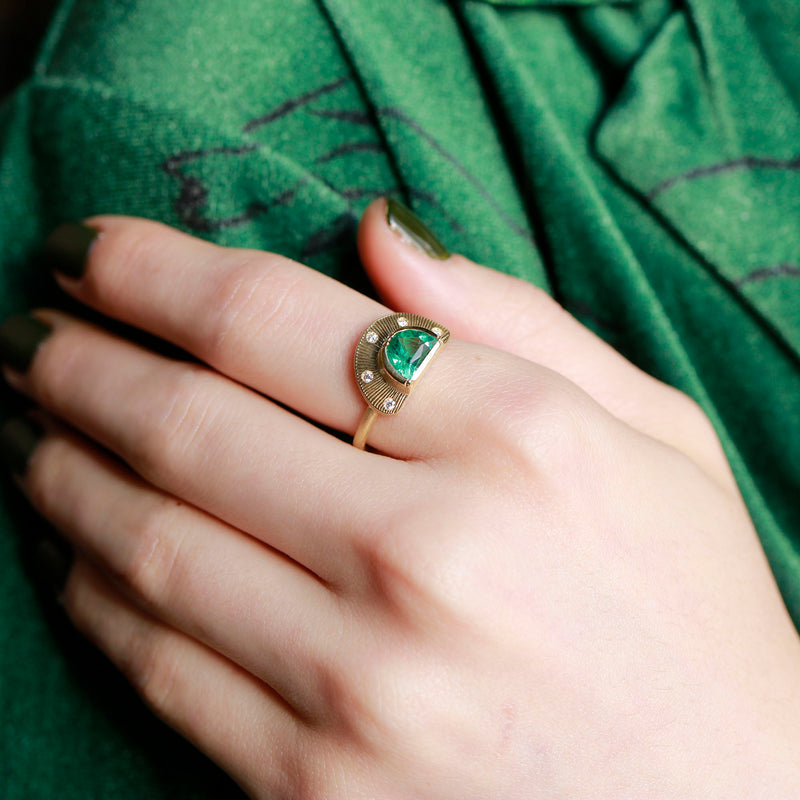 ENGRAVED HALF MOON STARLIGHT EMERALD RING